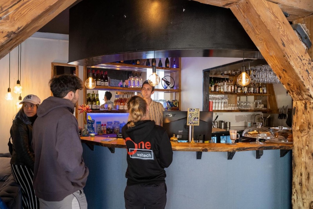 Single Private Capsule in 4 Capsule Room